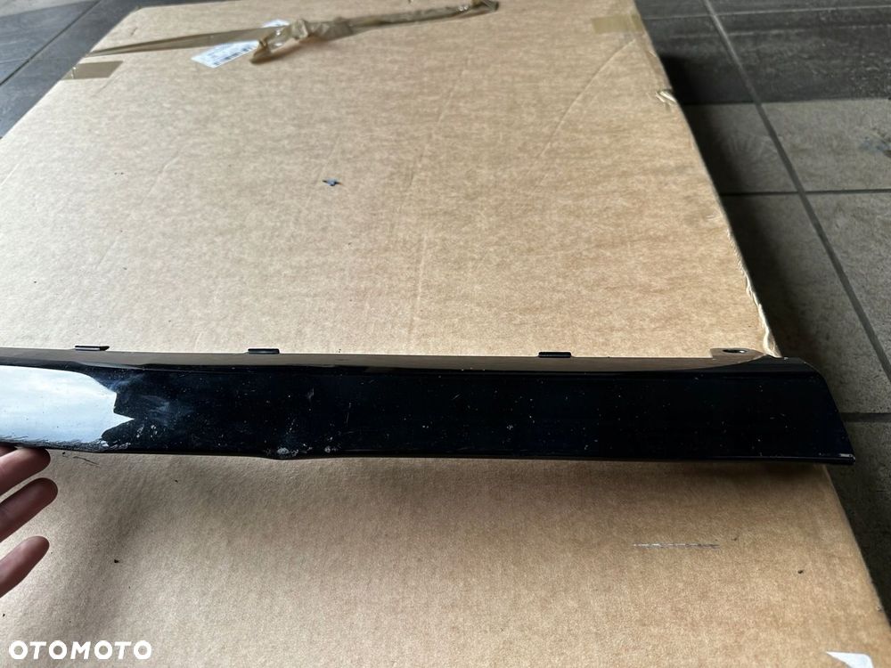 MERCEDES 205 C-KLASA AMG ŚRODKOWA LISTWA ZDERZAKA A2058851574 - 3