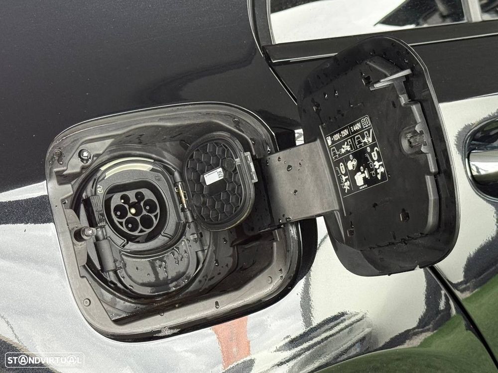 Mercedes-Benz A 250 e 8G-DCT AMG Line - 36