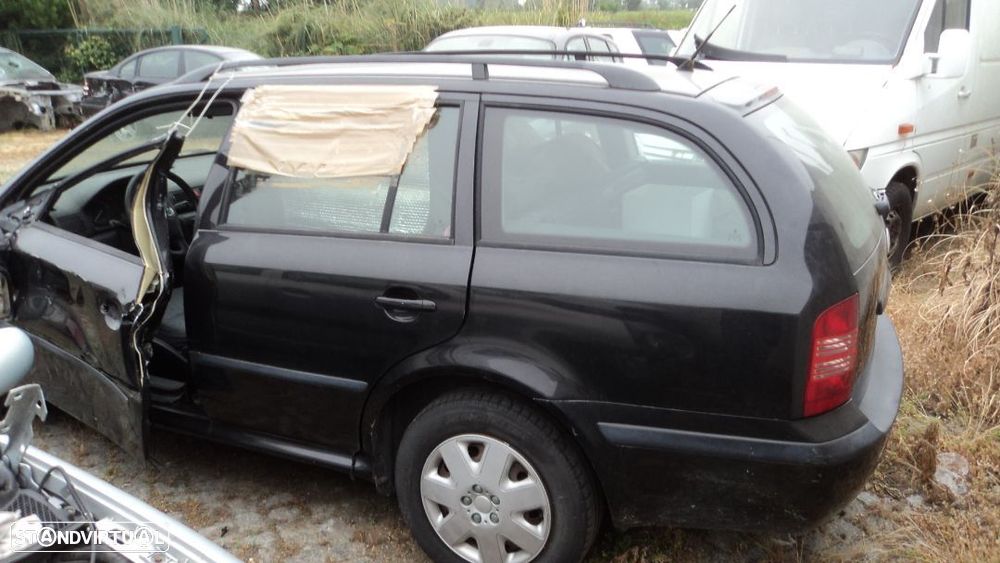 Skoda Octavia Combi 1.6i 2001 - Para Peças - 4