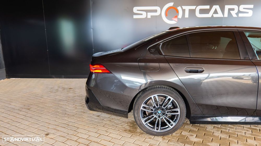 BMW 520 d Pack Desportivo M - 4