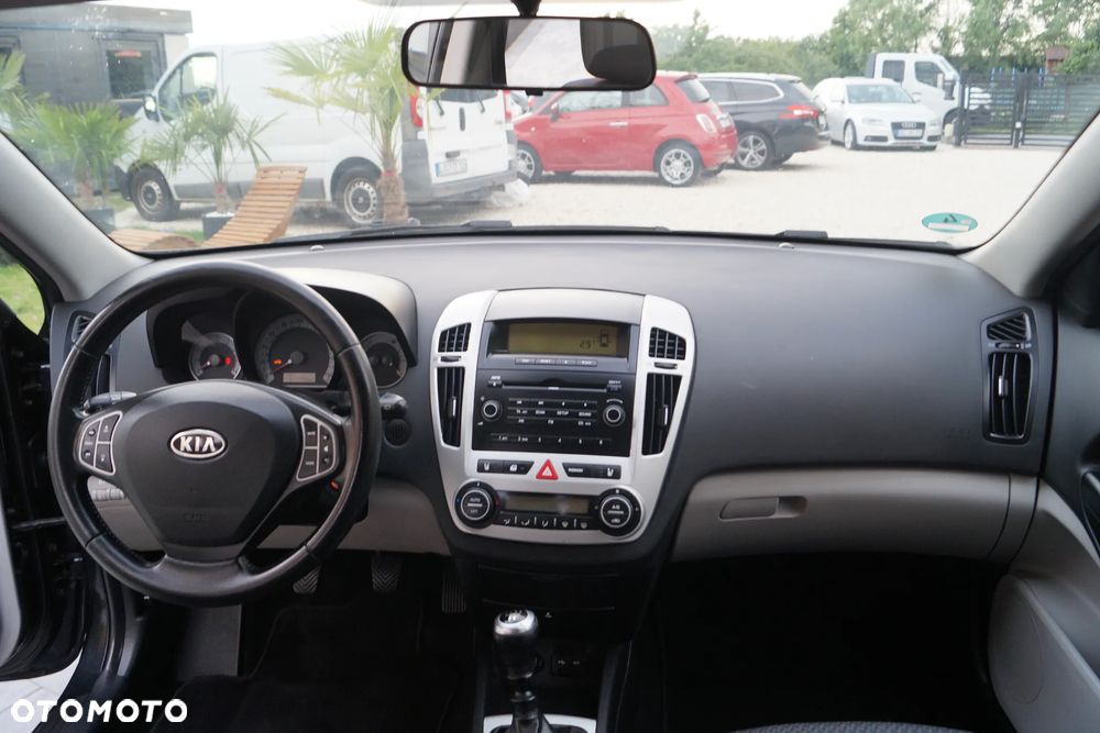 Kia Ceed - 12