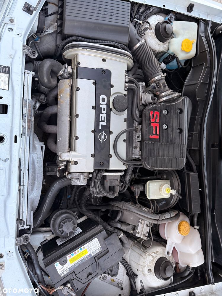 Opel Astra 2.0 GSI - 12