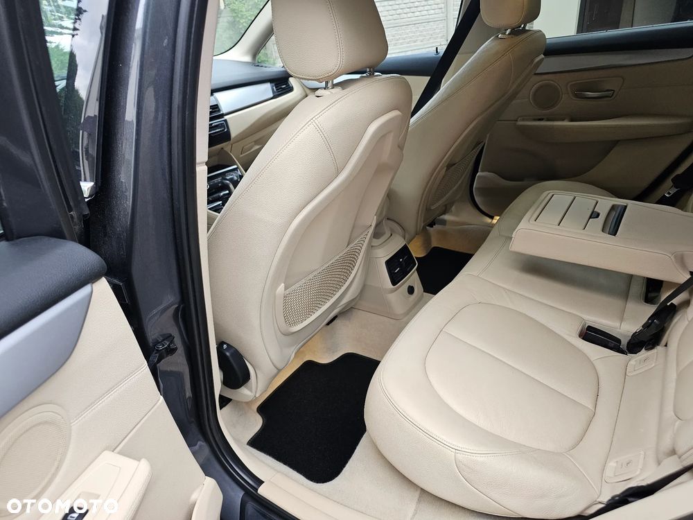 BMW Seria 2 216d Luxury Line - 11