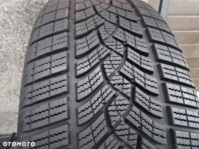 225/45/R18 95H Goodyear Ultra Grip Performance - 1