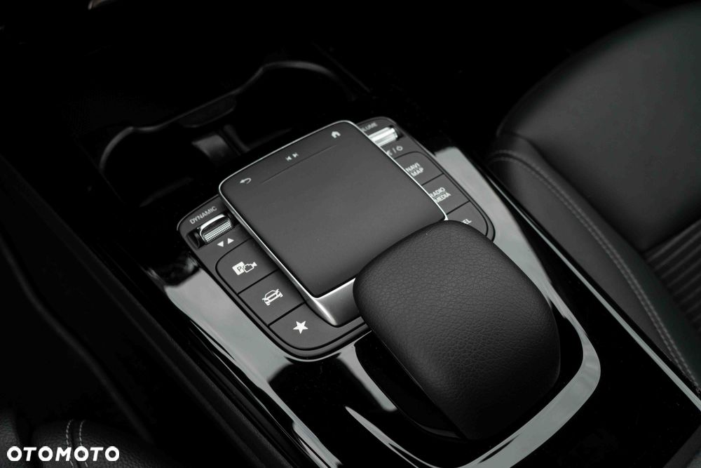 Mercedes-Benz CLA 180 Progressive 7G-DCT - 20