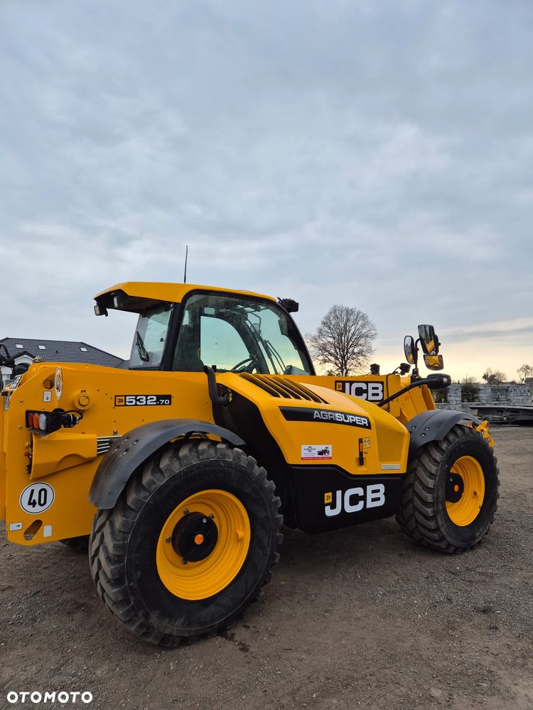 JCB - 7