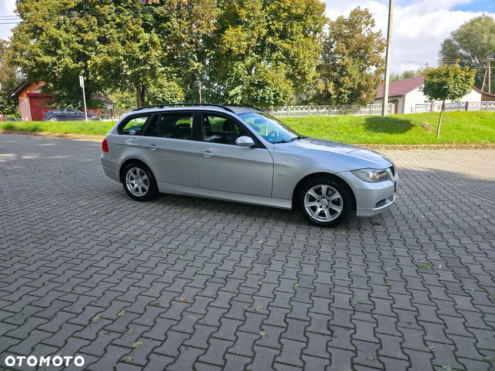 BMW Seria 3 318i Touring - 4