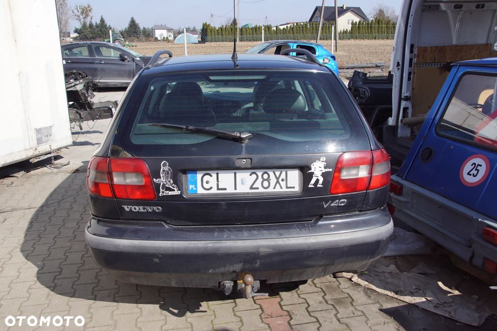 Auto na części - Volvo V40 I Lift 1.9 Di 95 KM D4192T2 M5D 332 2000R Silnik Skrzynia Drzwi Maska Klapa Zderzak Błotnik Lampa Klamka Szyba Lusterko Deska Kokpit Sterownik Moduł Czujnik Licznik Panel Kierownica - 6