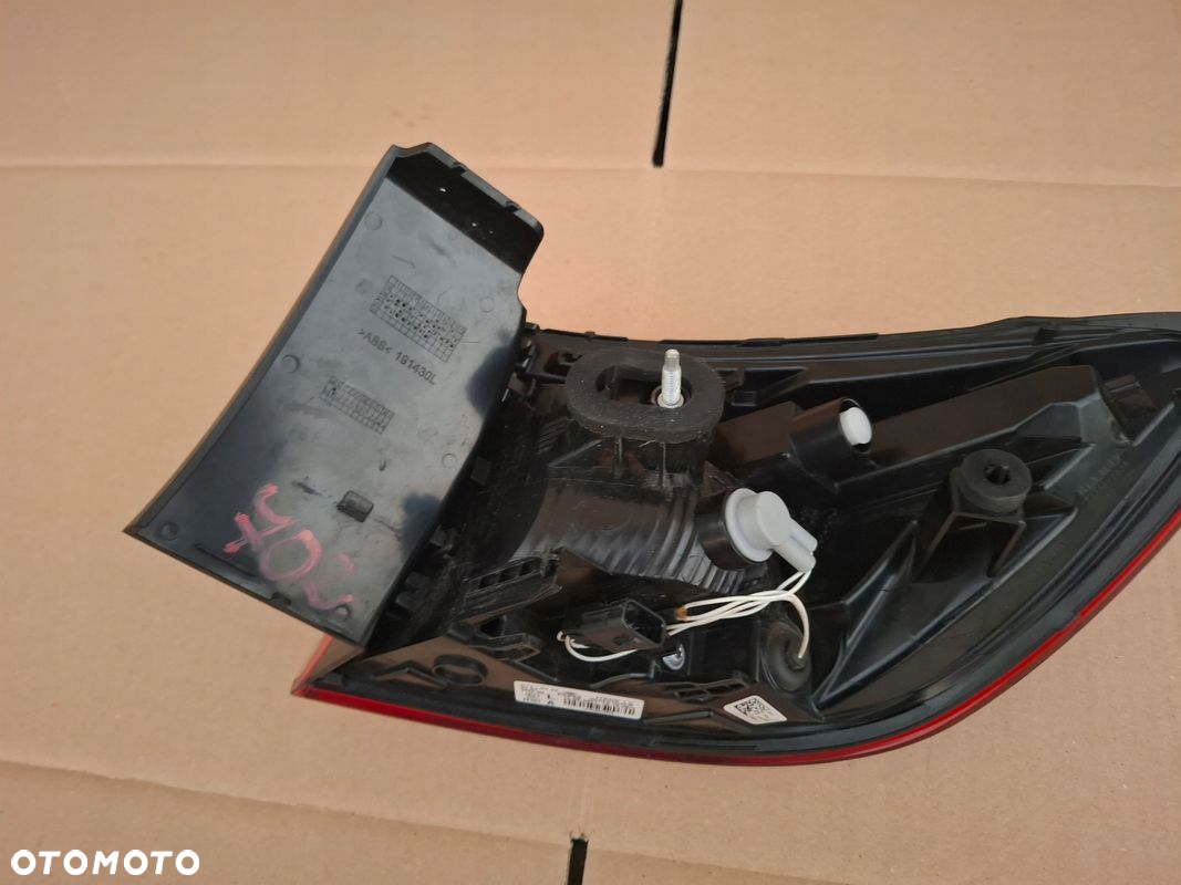 LAMPA TYLNA RENAULT CLIO 5 V ORYGINAŁ - 5