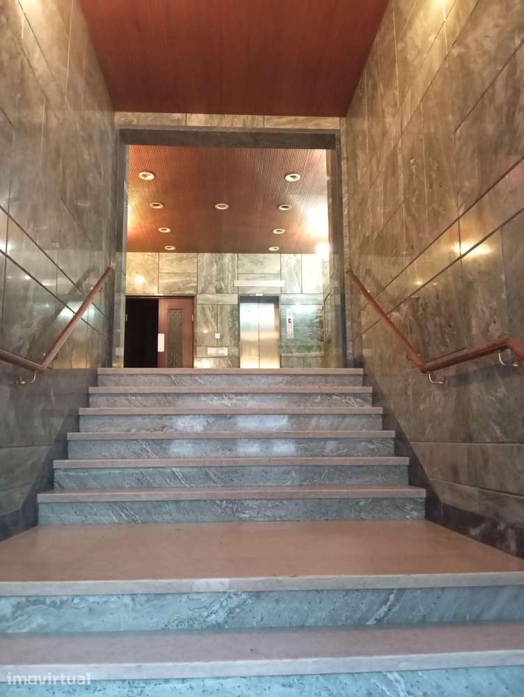 Apartamento T3 com Vista Panorâmica em Almada - Grande imagem: 5/23