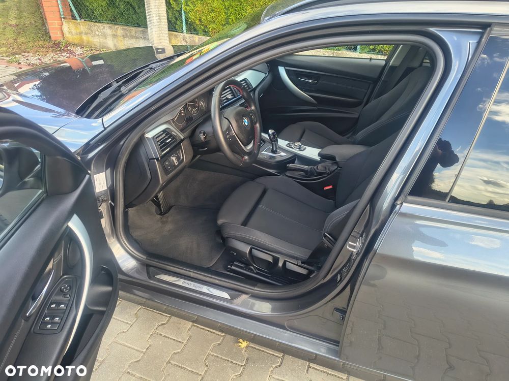 BMW Seria 3 318d Sport Line - 12