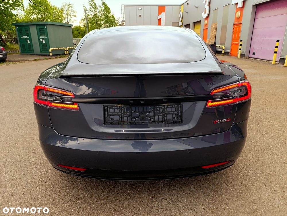 Tesla Model S - 21