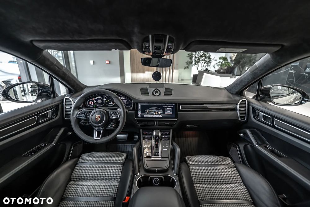 Porsche Cayenne - 25