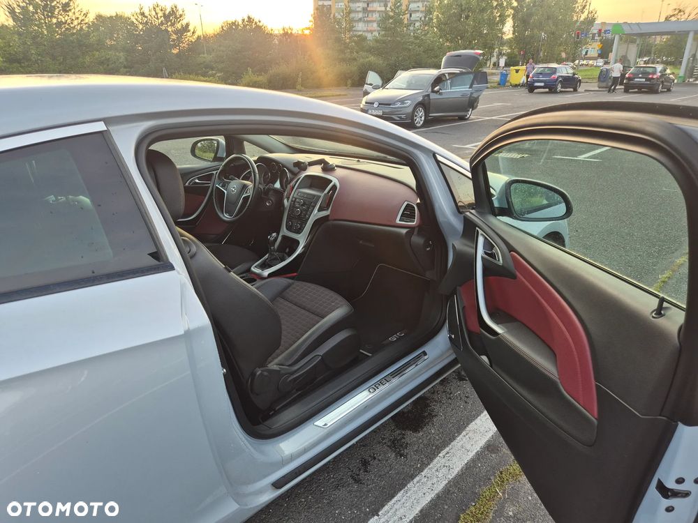 Opel Astra 1.4 T Enjoy S&S - 12