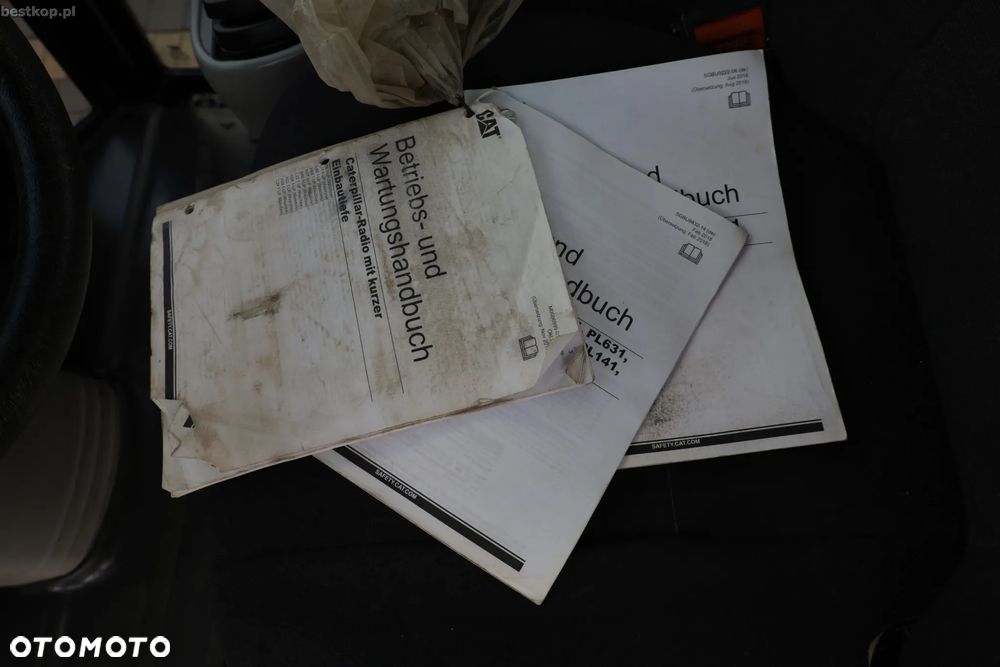 Caterpillar CAT 906M - 32