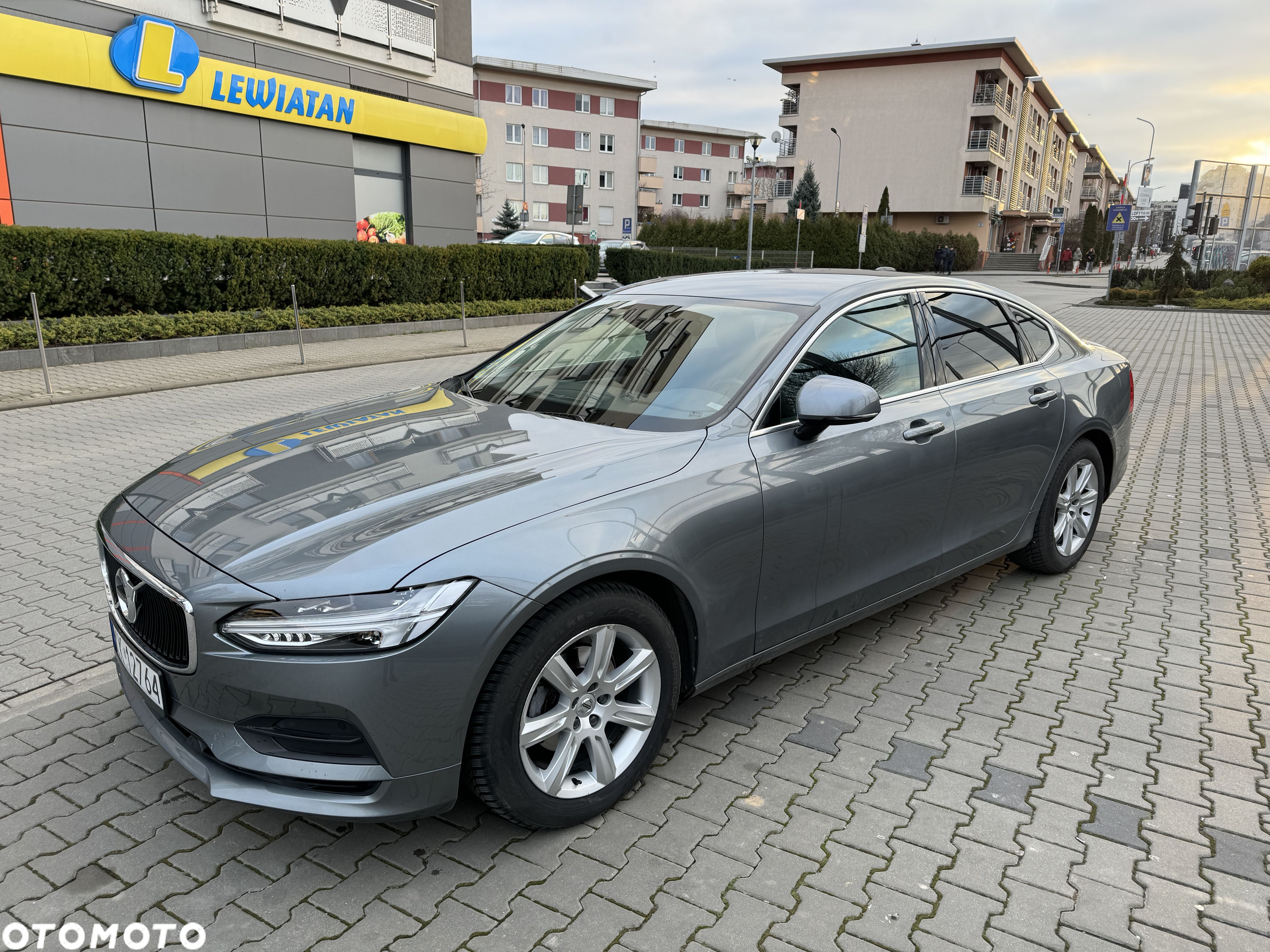 Volvo S90 D4 Momentum - 1