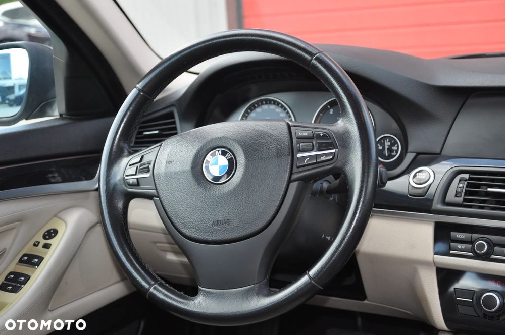 BMW Seria 5 520d Luxury Line - 32