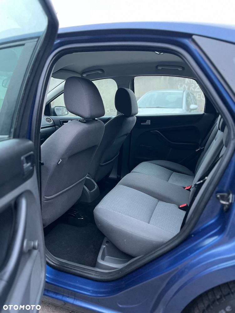 Ford Focus 1.6 16V Titanium - 8