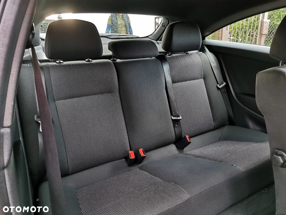 Opel Astra III GTC 1.8 Sport - 12