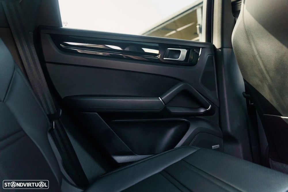 Porsche Cayenne Coupé E-Hybrid Platinum Edition - 22