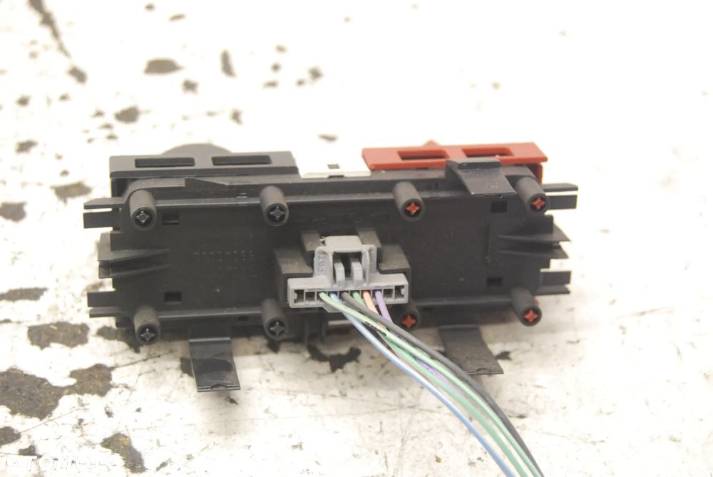 PRZEŁĄCZNIK BLOKADY DRZWI AWARYJNYCH 8200095493 RENAULT MEGANE II SCENIC - 3