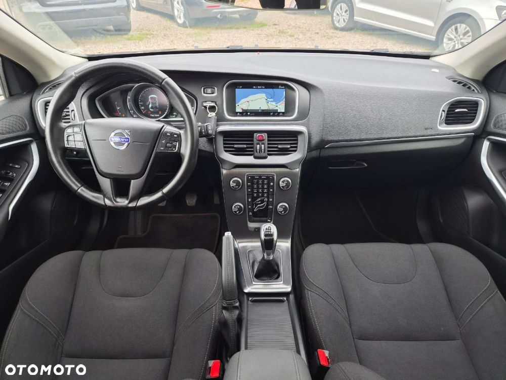 Volvo V40 T2 Momentum - 7