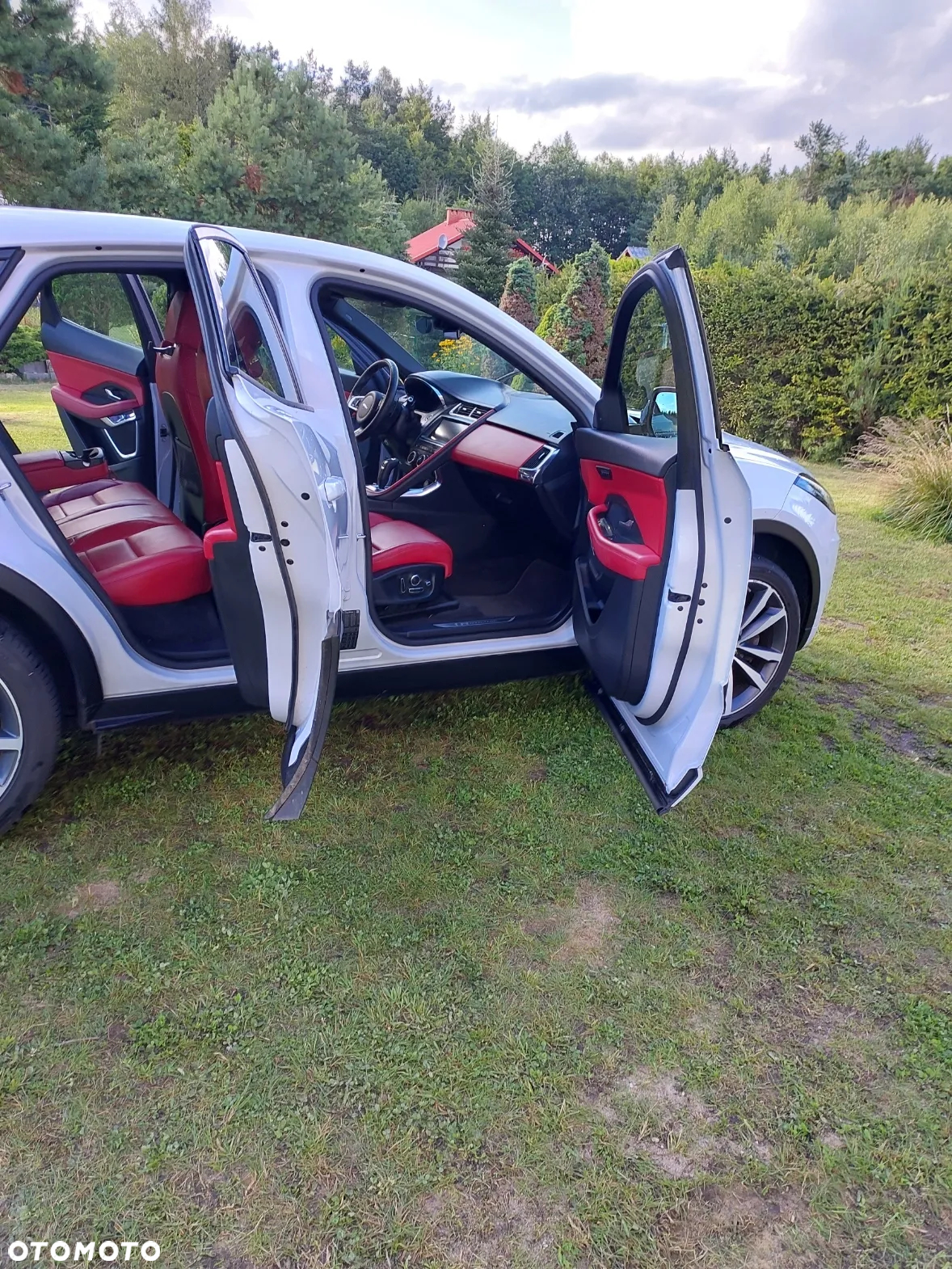 Jaguar E-Pace 2.0 i4P AWD R-Dynamic HSE - 2