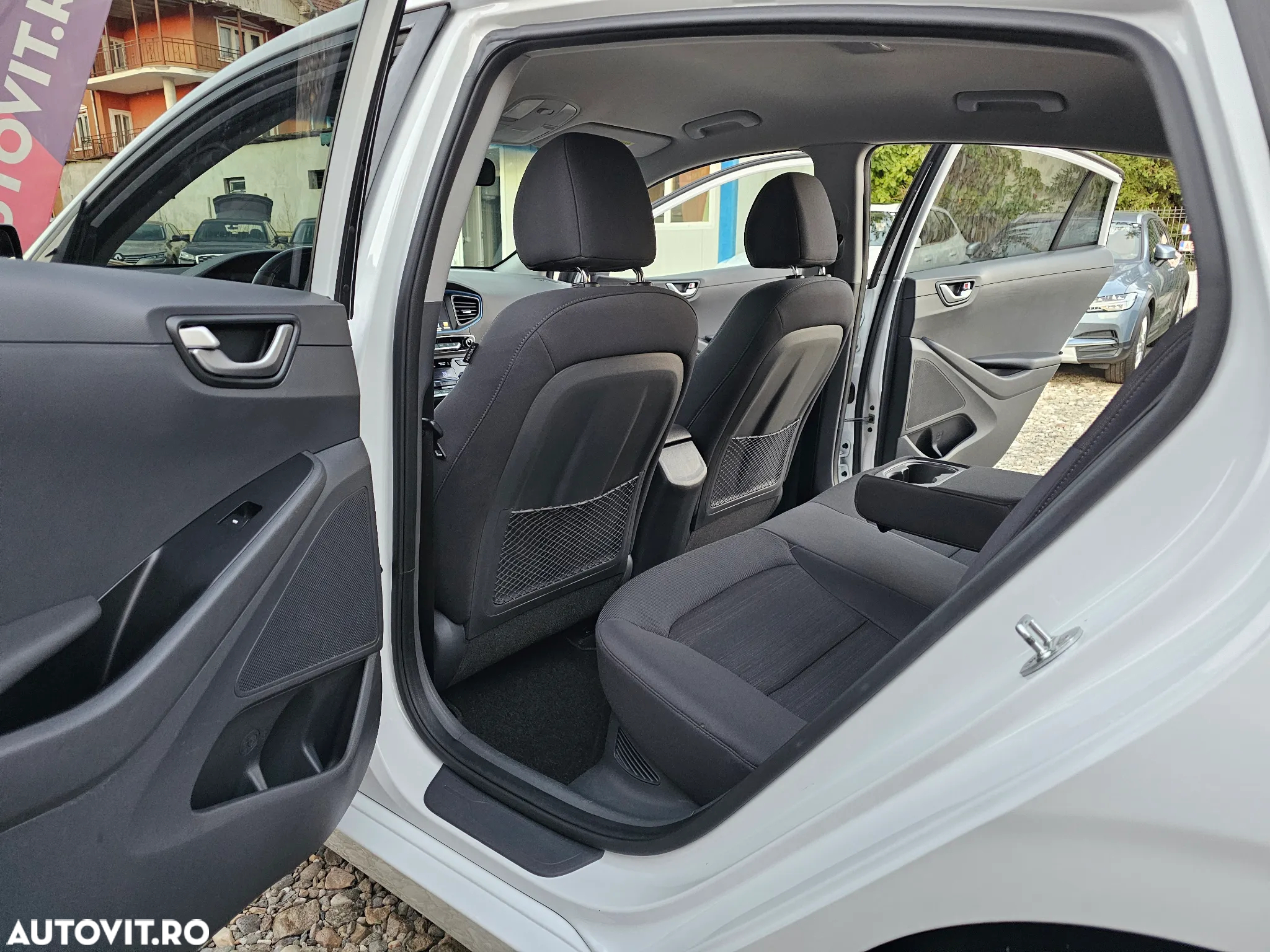 Hyundai IONIQ - 24