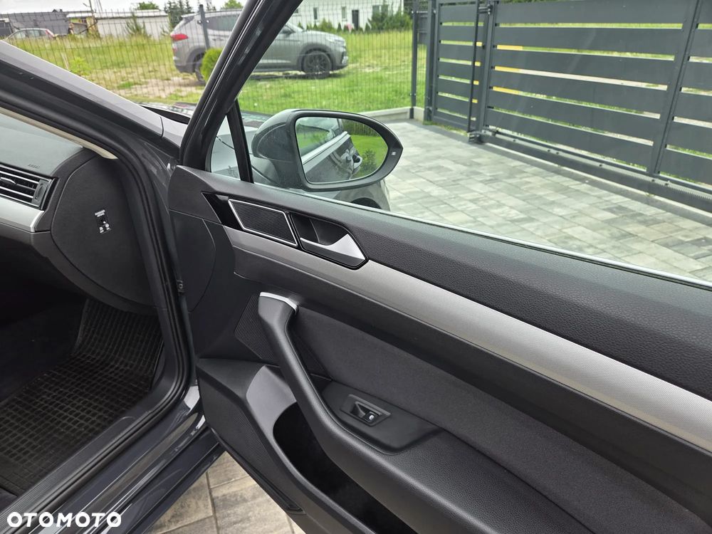 Volkswagen Passat 1.4 TSI BMT Comfortline - 23