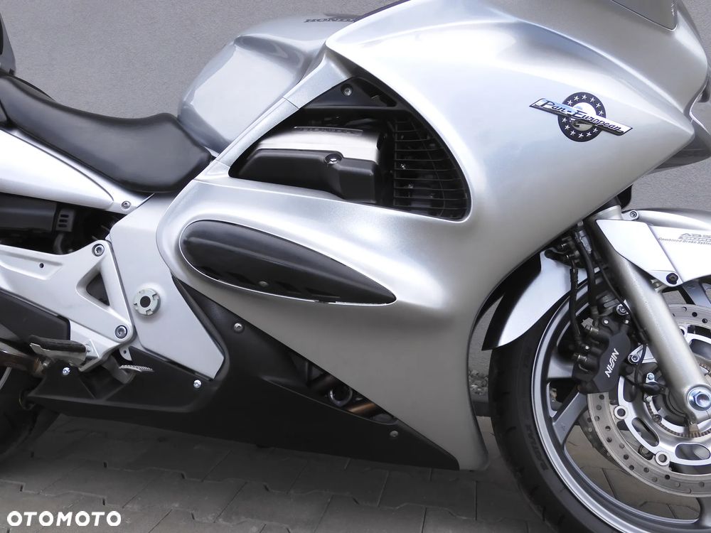 Honda ST - 8