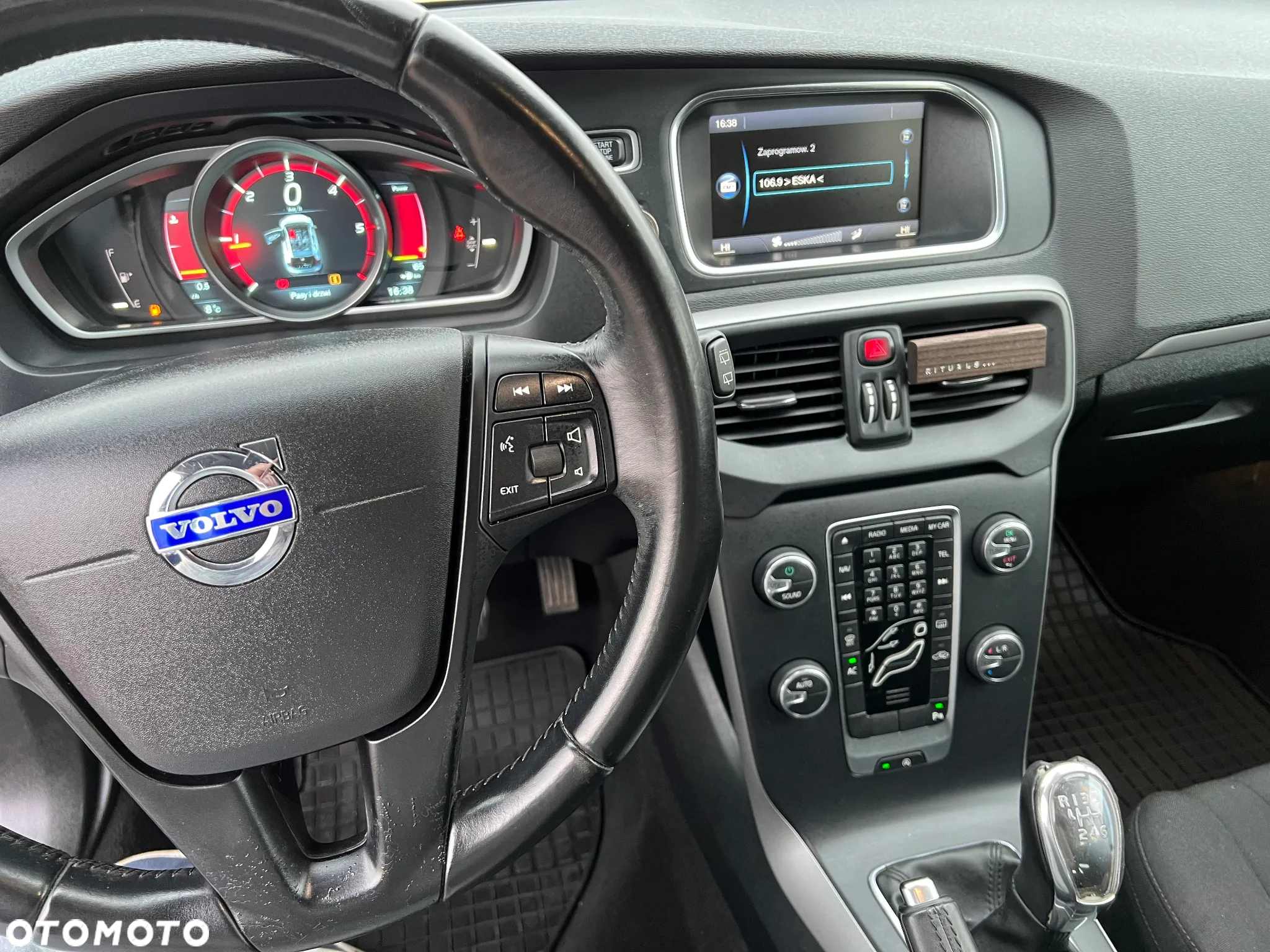 Volvo V40 D2 Momentum - 8