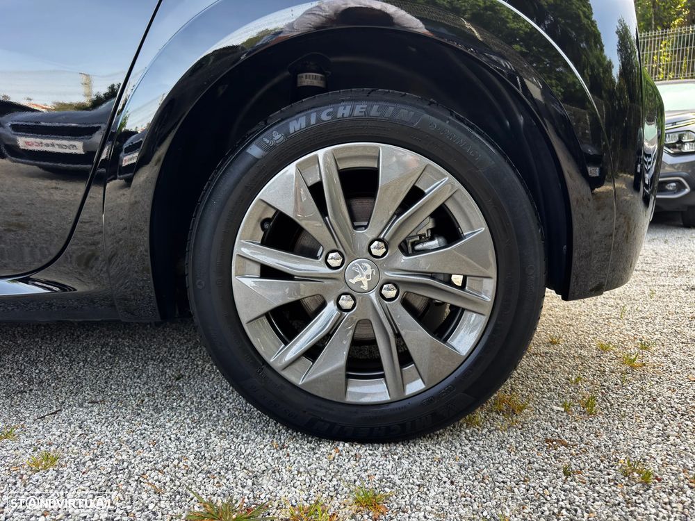 Peugeot e-208 Allure - 41