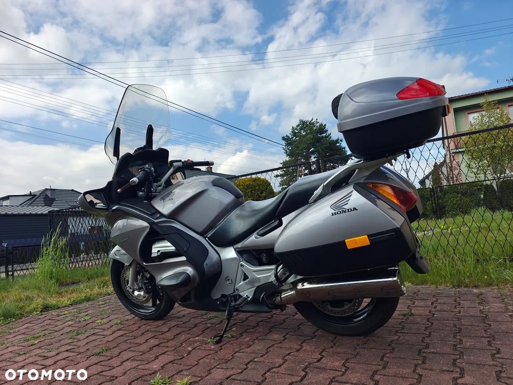 Honda ST - 19