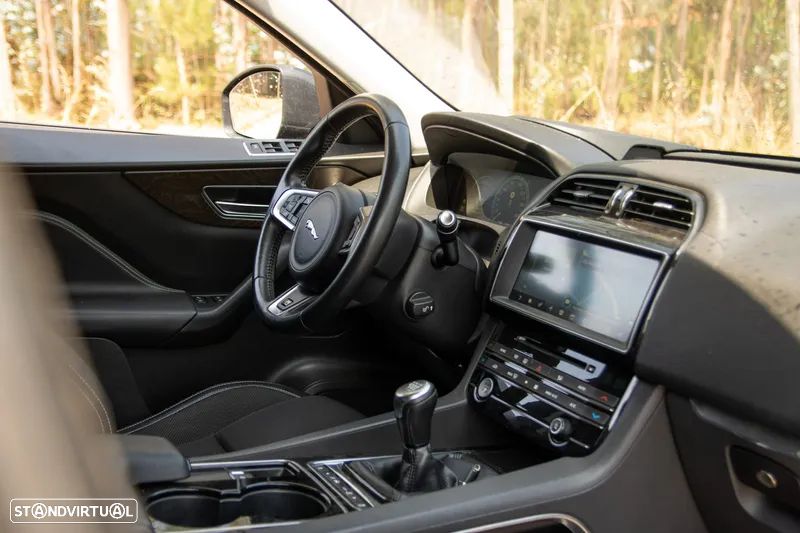 Jaguar F-Pace 20d R-Sport - 17