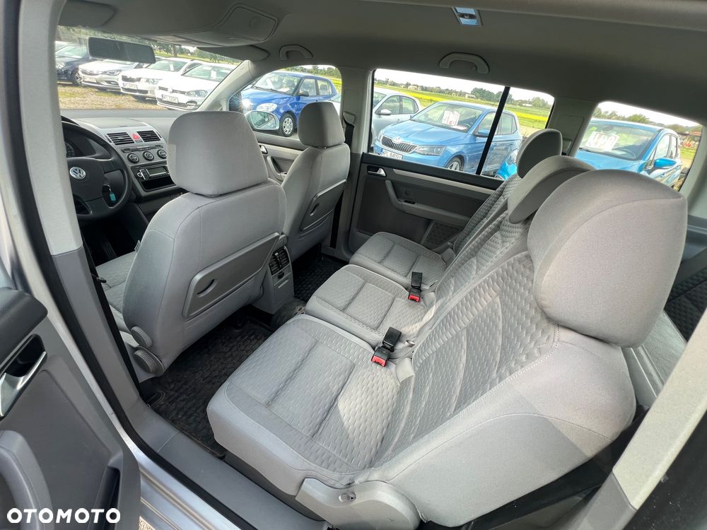 Volkswagen Touran - 8