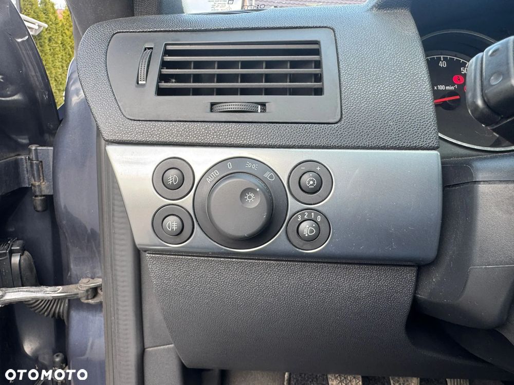 Opel Astra 1.6 Cosmo - 26