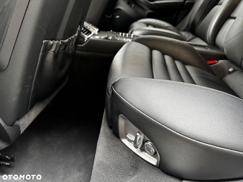 Porsche Panamera 4S - 24