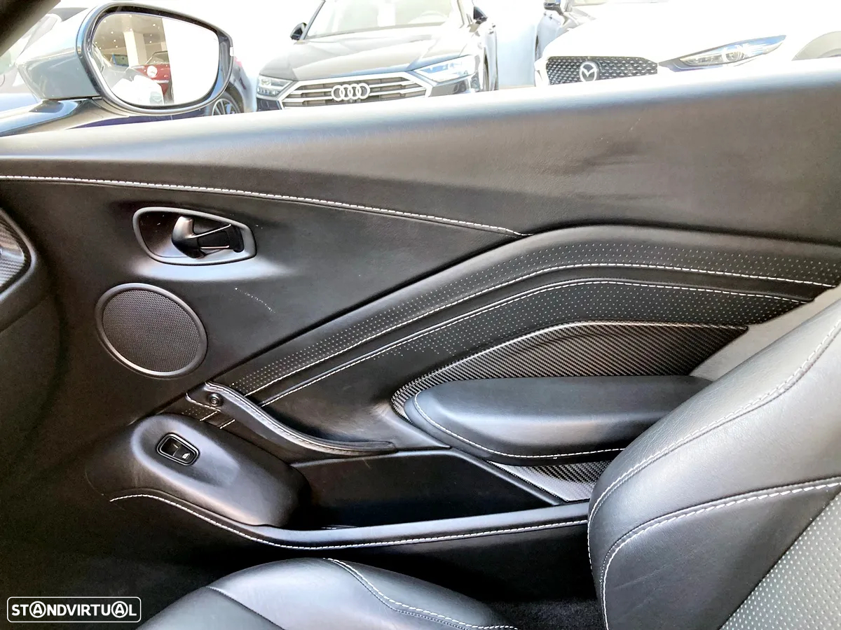 Aston Martin Vantage Coupe V8 - 16
