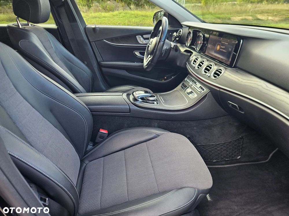 Mercedes-Benz Klasa E 220 d 4-Matic Business Edition 9G-TRONIC - 14