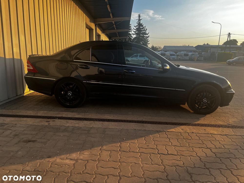 Mercedes-Benz Klasa C 240 T Avantgarde 4-Matic - 4