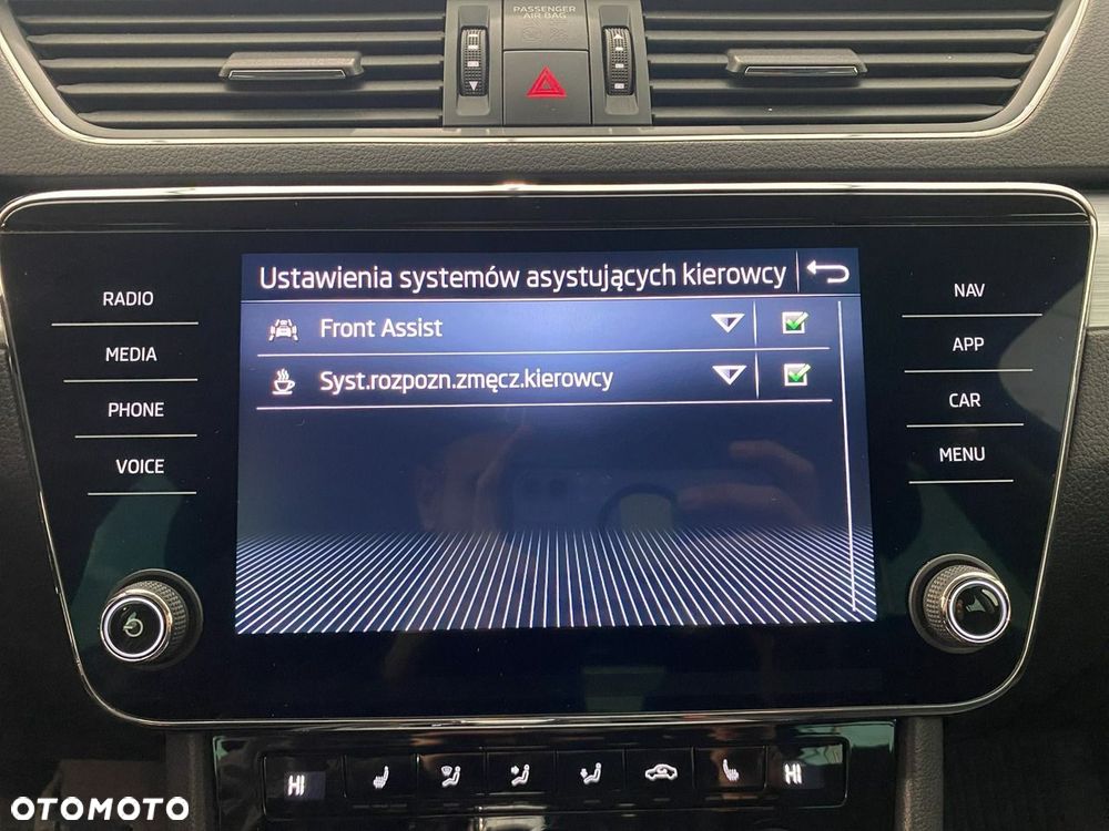 Skoda Superb 2.0 TDI SCR Style DSG - 23