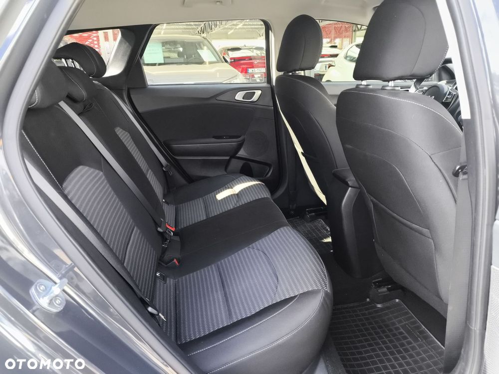 Kia Ceed 1.5 T-GDI M - 11