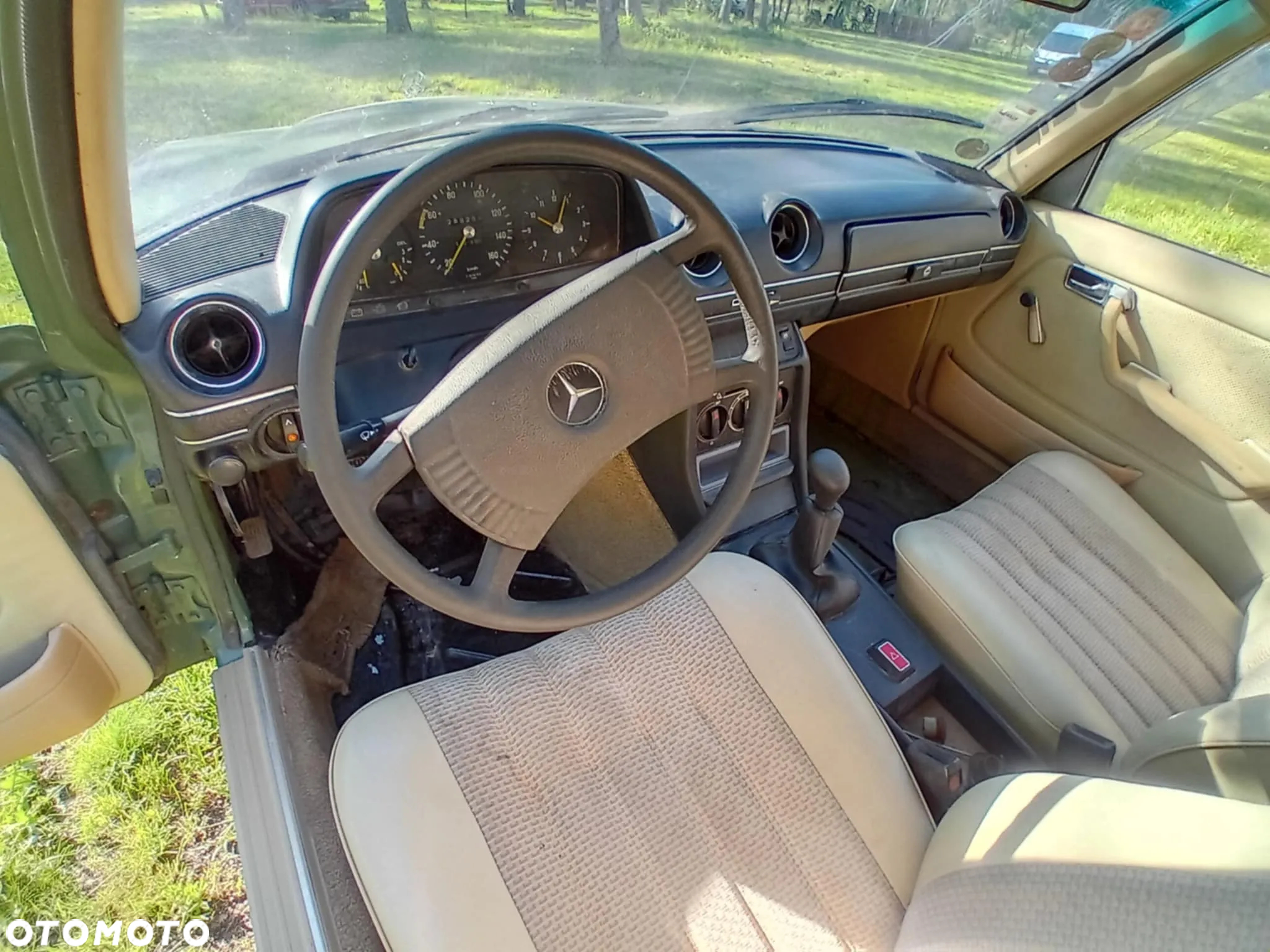 Mercedes-Benz W123 - 12
