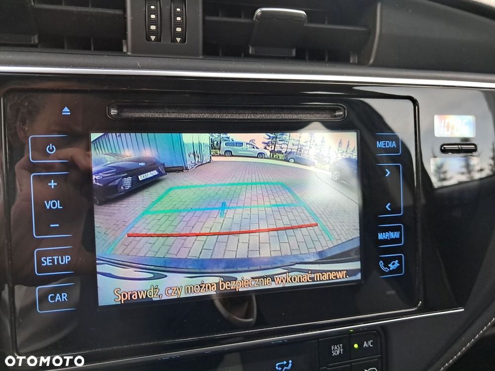 Toyota Auris Hybrid 135 Premium - 28