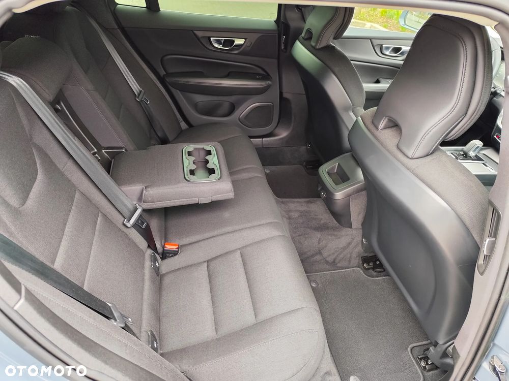 Volvo V60 B4 D Momentum Pro - 22