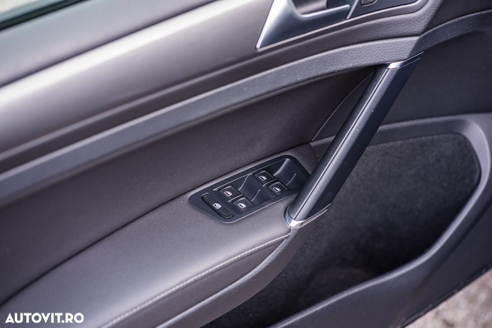 Volkswagen Golf 1.6 TDI BlueMotion Technology DSG Lounge - 24