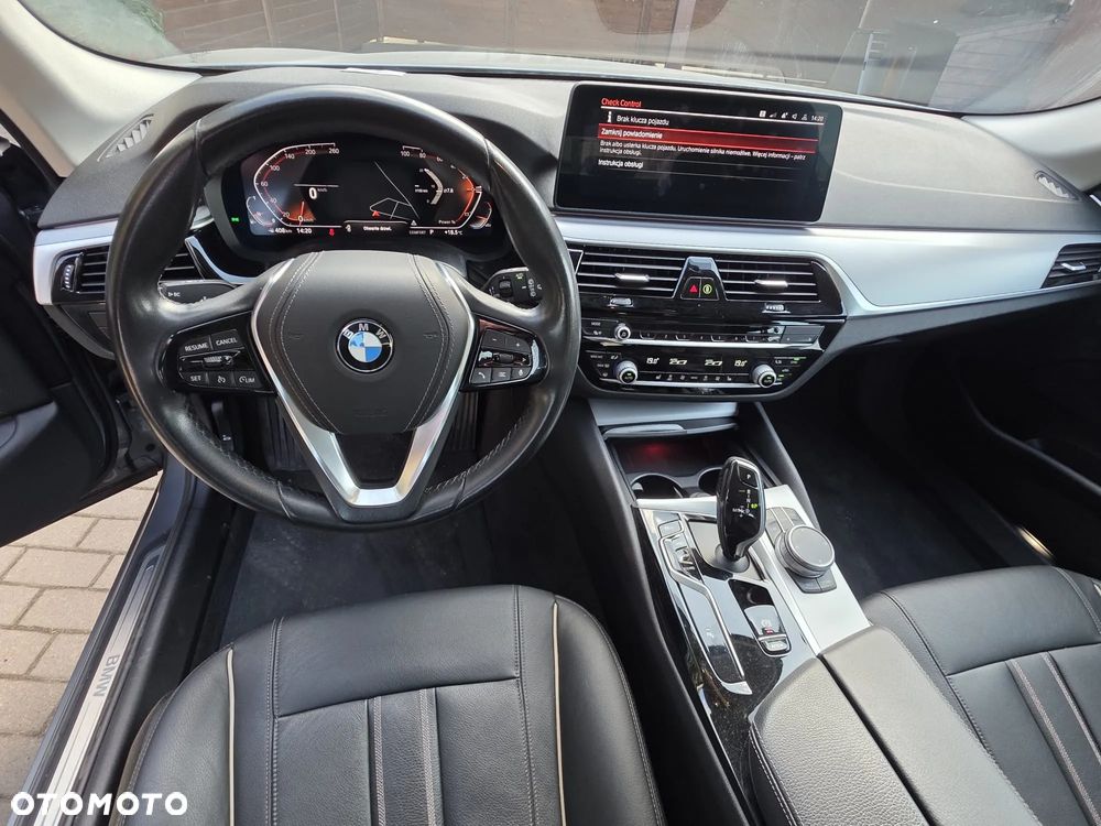 BMW Seria 5 520i Sport Line - 10