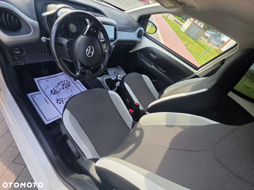 Toyota Aygo x-play touch - 12