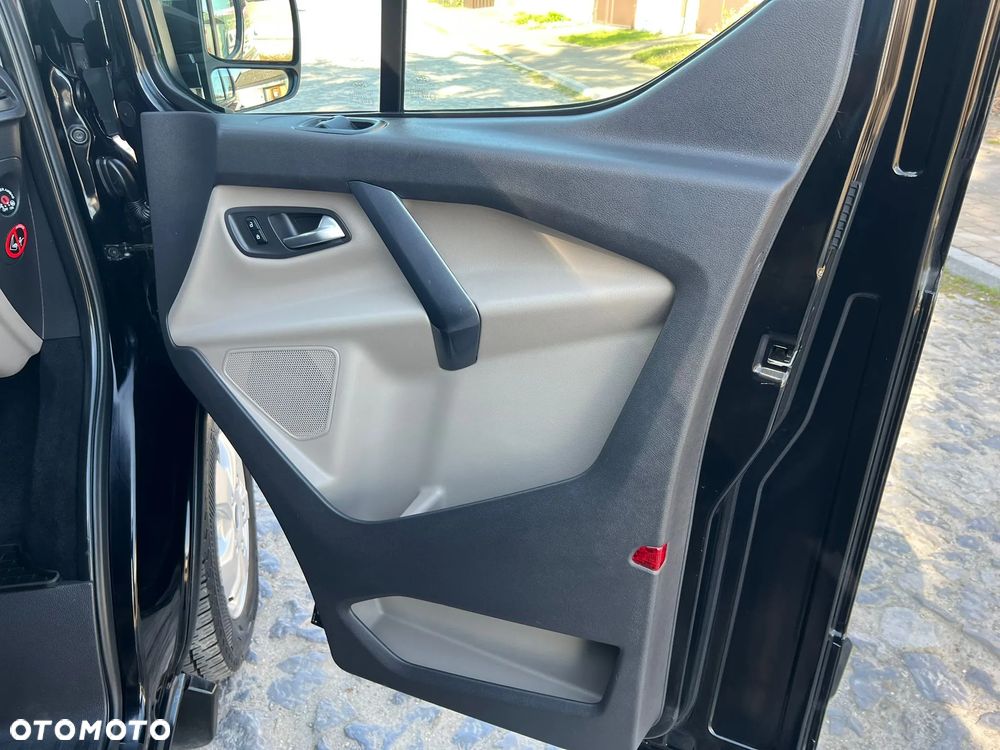 Ford Tourneo Custom 310 L1H1 VA Titanium - 23