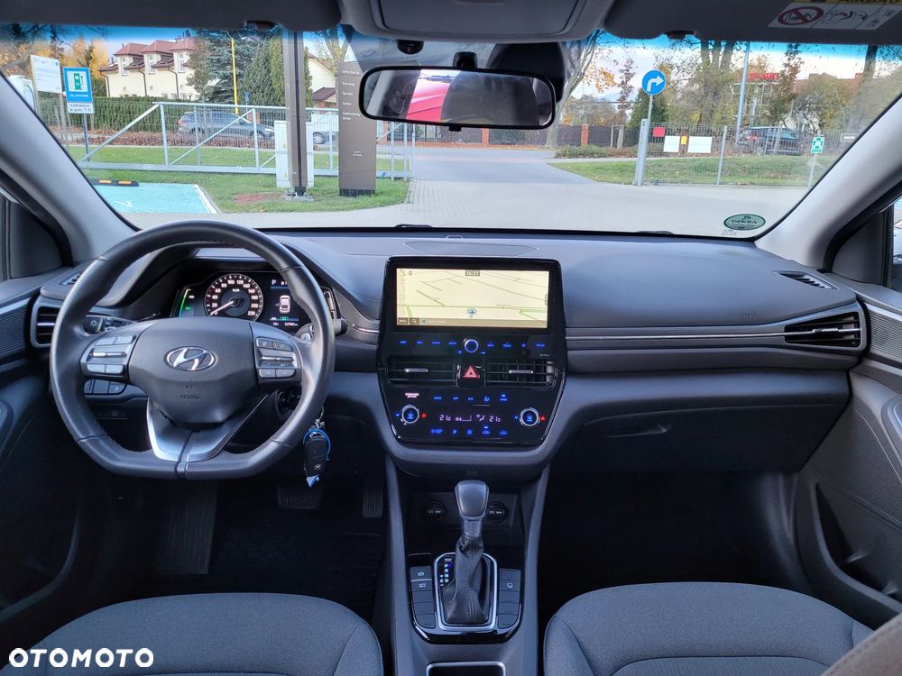 Hyundai IONIQ hybrid Business - 10